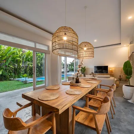 Spacious Eclectic Villa -5 Mins To La Brisa